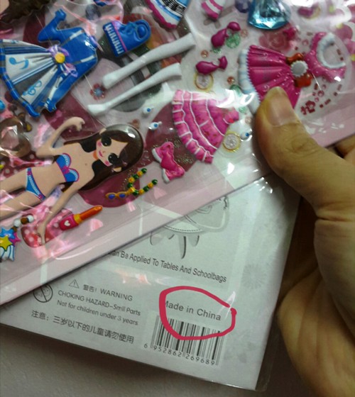 Hiểm họa vô sinh từ miếng dán đồ chơi Trung Quốc 