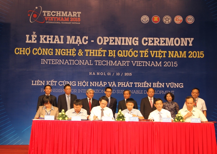 Chợ Công nghệ và Thiết bị Quốc tế Việt Nam 2015 chính thức khai mạc