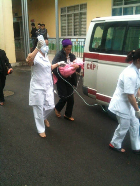 Con anh Nguyễn Văn Tu&acirc;n ( Ph&uacute; Xuy&ecirc;n, HN) phải trở về v&igrave; bệnh đ&atilde; chuyển sang giai đoạn xấu, kh&ocirc;ng c&ograve;n khả năng cứu chữa 