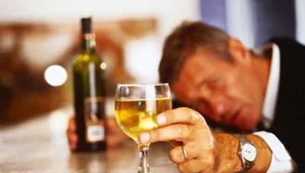 Người uống rượu đỏ mặt có nguy cơ mắc bệnh gì?