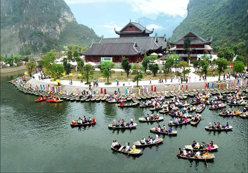 Khu du lịch thắng cảnh và tâm linh Tràng An - Ninh Bình được nhiều du khách trong nước và quốc tế lựa chọn du xuân Tân Niên