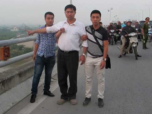 Nguyễn Mạnh Tường mô tả địa điểm và các hành động khi vứt xác nạn nhân xuống sông Hồng