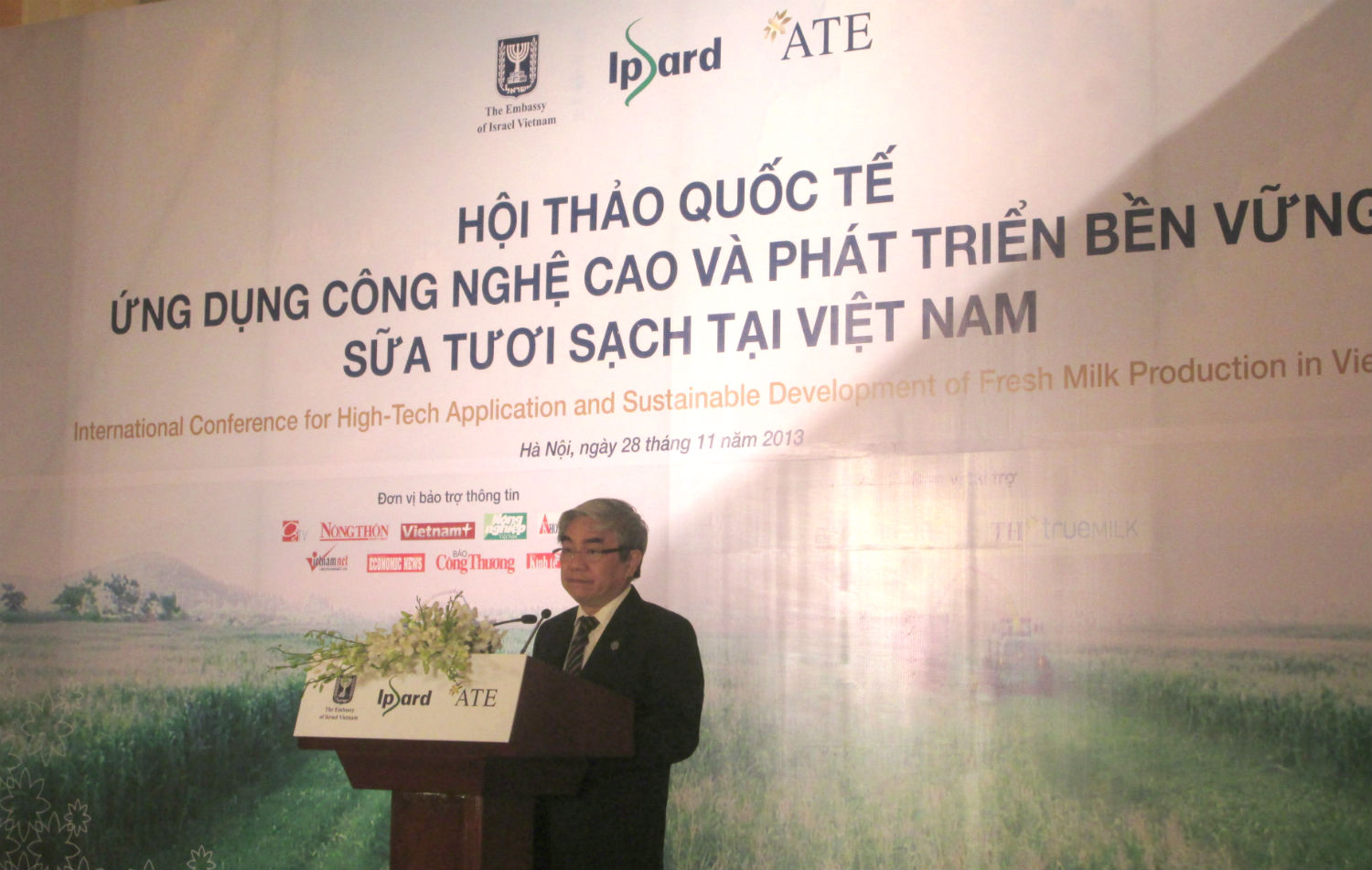 Bộ trưởng Nguyễn Quân cho rằng, ứng dụng CNC vào sản xuất sữa không chỉ nâng cao năng suất mà còn cải thiện chất lượng sữa