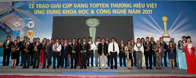Giải thưởng cúp vàng top ten thương hiệu Việt ứng dụng KHCN
