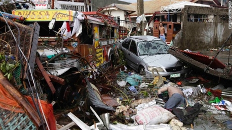 Thảm họa tại Philippines sẽ chưa kết thúc, xác người chết còn ngổn ngang khắp nơi và khugnr hoảng nhân đạo trầm trọng