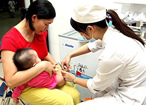 Trẻ nhập viện vì tiêm vắc xin 5 trong 1 Quinvaxem đang gia tăng nhanh chóng