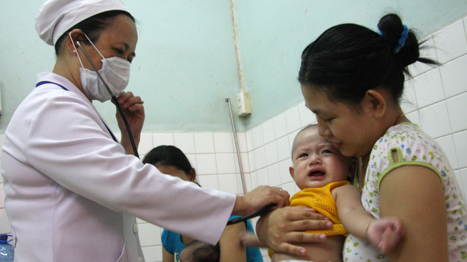 Vắc xin 5 trong 1 Quinvaxem đang khiến nhiều trẻ phản ứng mạnh