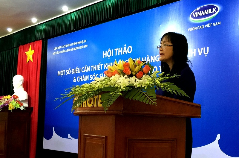 Bà Nguyễn Minh Tâm – Giám đốc chi nhánh Hà Nội, Vinamilk chia sẻ với người tiêu dùng Nghệ An những thông tin về công ty