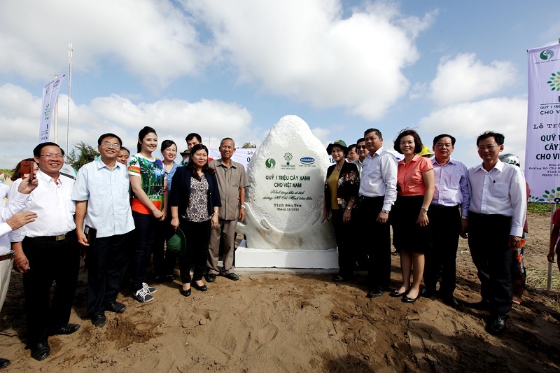 Quỹ 1 triệu cây xanh cho Việt Nam – một chương trình xã hội của Vianmilk mang ý nghĩa nhân văn đóng góp rất lớn cho cộng đồng trồng cây tại đường Hồ Chí Minh trên biển ở Bến Tre