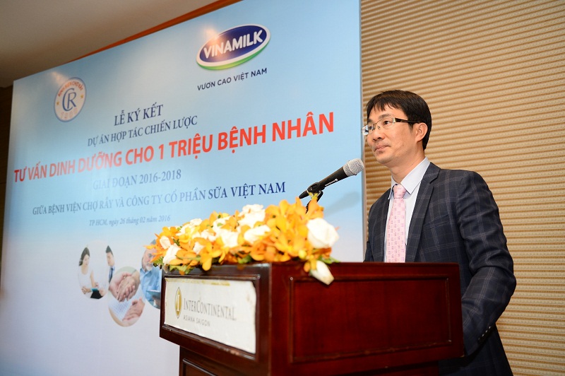 Ông Phan Minh Tiên – Giám Đốc Điều Hành Marketing Vinamilk phát biểu tại Lễ ký kết