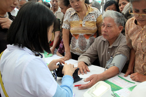Vinamilk và Hội Nội khoa Việt Nam bắt đầu tổ chức “Ngày hội sức khỏe người Việt lần I”