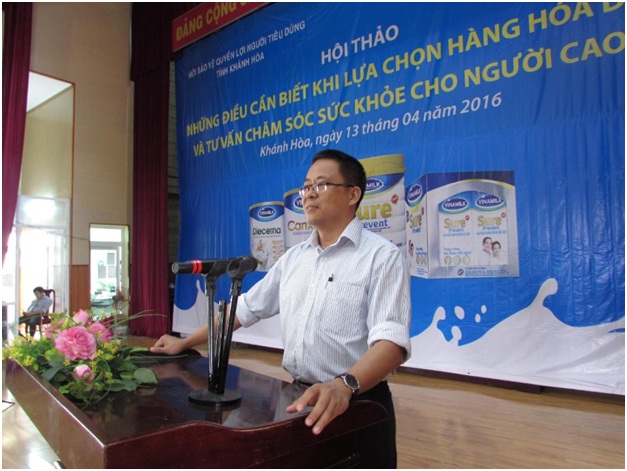 Ông Nguyễn Ngọc Thành, Giám Đốc Kinh Doanh Miền Trung 2 Vinamilk, phát biểu tại hội thảo ở Khánh Hòa