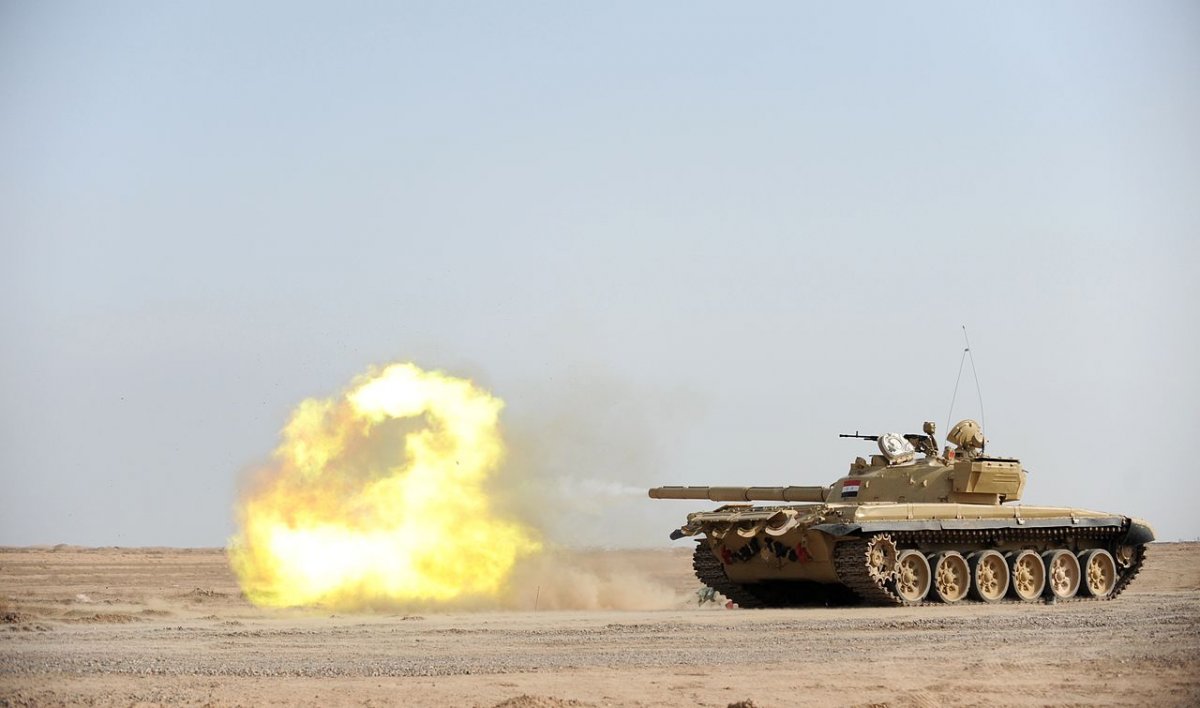 ISIS và vũ khí siêu hạng: Xe tăng T-72 trang bị giáp nặng, một 125mm súng chính cùng với súng máy thứ cấp và súng bắn may bay. Ảnh minh họa