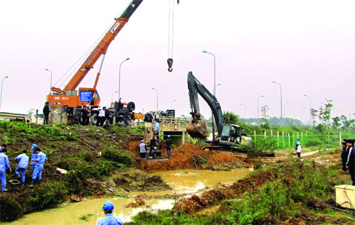 Vỡ đường ống nước Sông Đà về Hà Nội