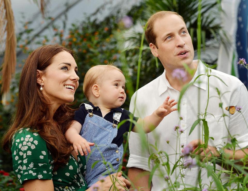 Vợ chồng Hoàng tử William và con trai đầu lòng, Hoàng tử George.