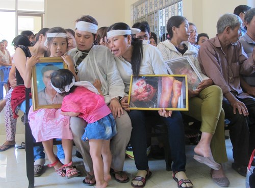 Gia đình nạn nhân Ngô Thanh Kiều trong vụ 5 công an dùng nhục hình ở Phú Yên