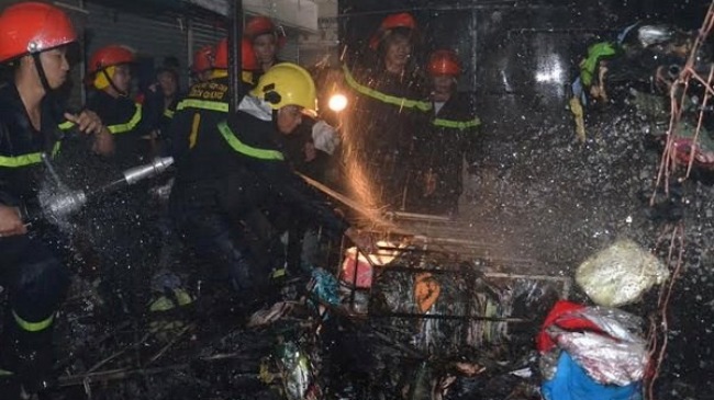 Vụ cháy mới nhất trong Trung tâm thương mại Rạch Giá khiến 2 lô hàng bị thiêu rụi