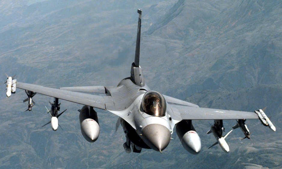 Vũ khí quân sự F-16 đóng vai trò quan trọng trong trận không kích IS ngày hôm qua