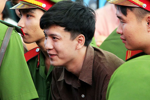 Nụ cười khó hiểu của Nguyễn Hải Dương trong phiên tòa sơ thẩm vụ thảm sát Bình Phước