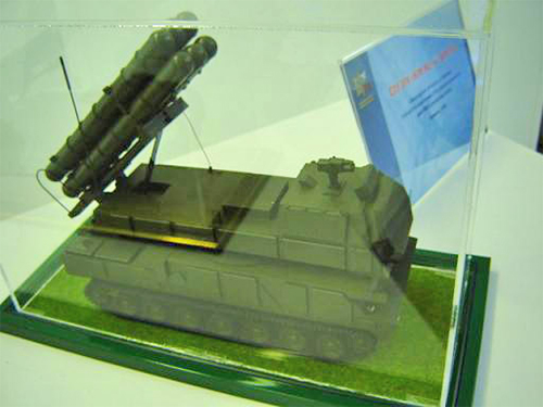 Mô hình của vũ khí quân sự tổ hợp tên lửa phòng không Buk-M3 của Nga