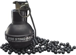 Là một vũ khí phi sát thương, Stingball chứa đầy các viên bi cao su, thứ sẽ gây ra những vết bầm tím nếu vô tình trúng phải