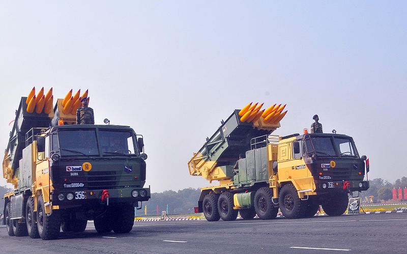 Hệ thống tên lửa phóng loạt MLRS Pinaka là một trong những loại vũ khí quân sự mạnh của Ấn Độ