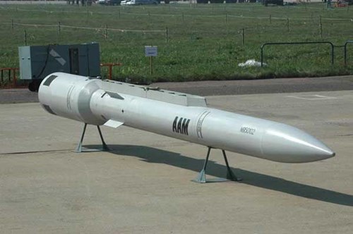 SU 35 được trang bị vũ khí quân sự, tên lửa đối không tầm bắn 300-400km trọng lượng lớn
