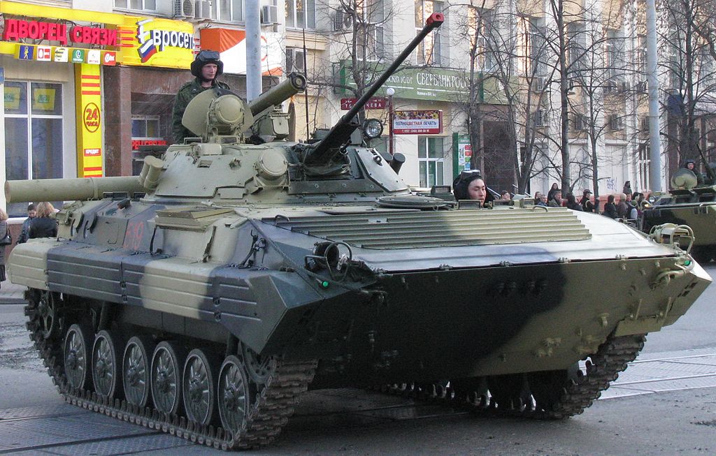 Xe bọc thép bộ binh BMP-2 được trang bị khá nhiều vũ khí quân sự hạng nặng