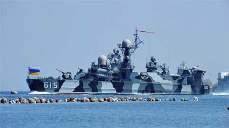 Tàu có trang bị tên lửa dẫn đường hạng Bora là 1 loại vũ khí quân sự khủng của Nga