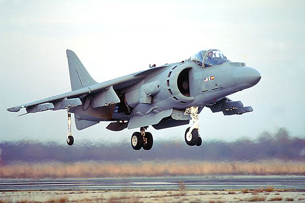 Máy bay tấn công Av-8B Harrier II là 1 loại vũ khí quân sự đa năng