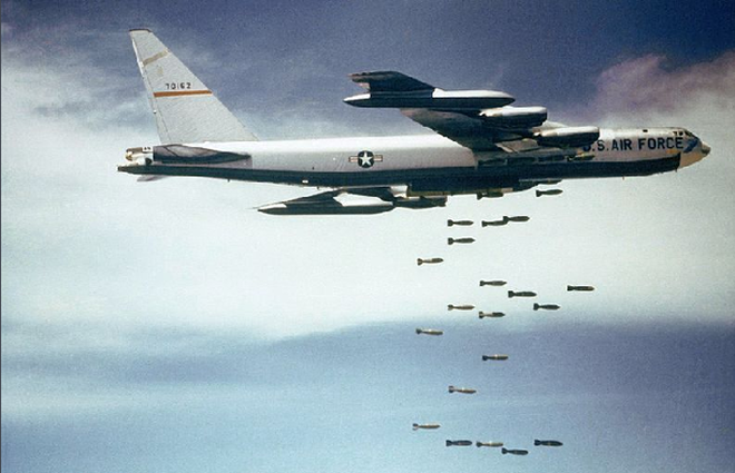 Vũ khí quân sự máy bay ném bom B52 từng được mệnh danh là 'Pháo đài bay'