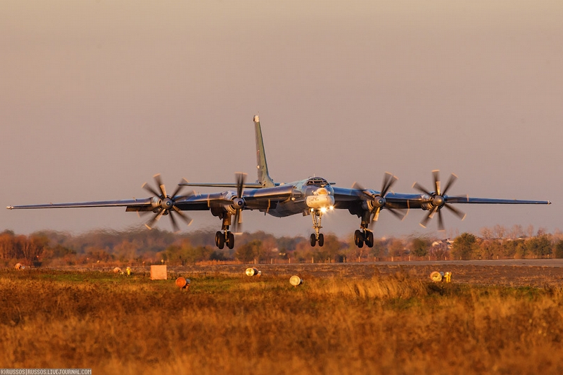Vũ khí quân sự Tu-95MS là loại máy bay ném bom cánh quạt lớn nhất thế giới