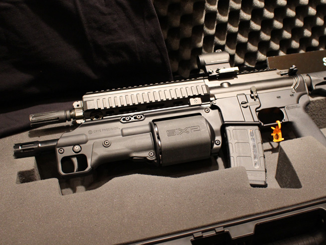 SIX12 là thứ vũ khí quân sự kết hợp ưu điểm của cả súng trường và shotgun