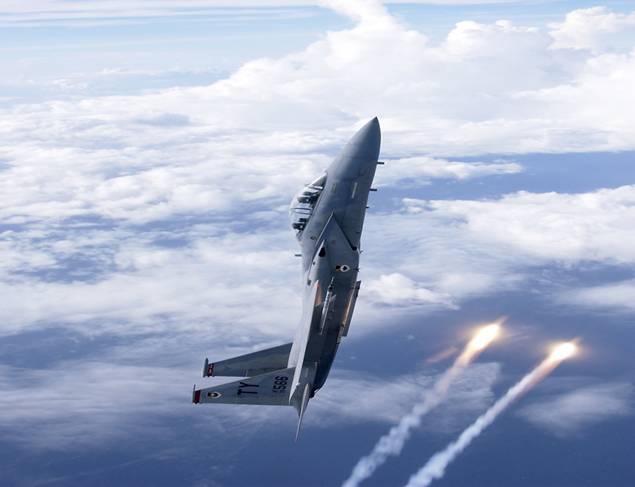 Tiêm kích F-15 nổi tiếng là thứ vũ khí quân sự có thể bay thẳng đứng và có khả năng hoạt động linh hoạt