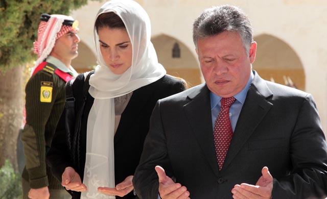 Sau khi kết hôn Hoàng hậu Raina luôn xuất hiện bên cạnh Quốc Vương trong các sự kiện quan trọng của Vương quốc Jordan