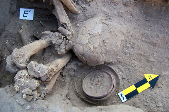 Phát hiện hàng chục ngôi mộ chứa trăm xác ướp cổ đại ở Peru