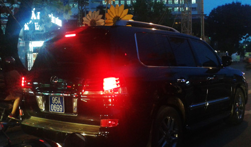 Chiếc xe Lexus 570 gắn biển xanh của Phó Chủ tịch Hậu Giang