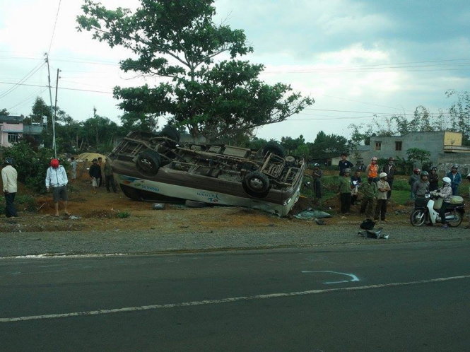 Đã có tới 18 hành khách bị thương sau vụ tai nạn giao thông kinh hoàng ở tỉnh Lâm Đồng