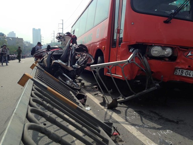 Hiện trường vụ tai nạn của xe khách Phương Trang