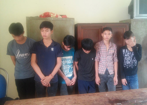 Nhóm đối tượng ném đá xe khách ở Đắk Lắk tại cơ quan điều tra