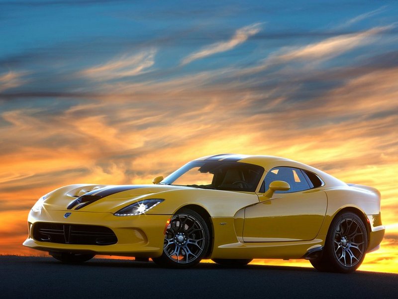 Xe ô tô chạy nhanh nhất thế giới có giá dưới 100k$ - 2013 SRT Viper