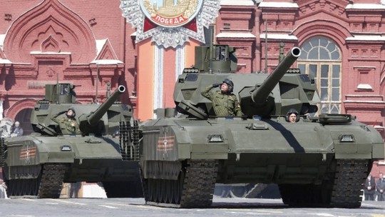 Xe tăng Armata 'bất động' trên Quảng trường Đỏ
