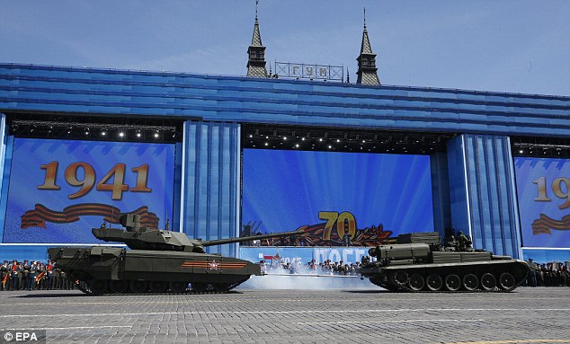 Siêu xe tăng mới của Nga gặp trục trặc trong lúc diễn tập