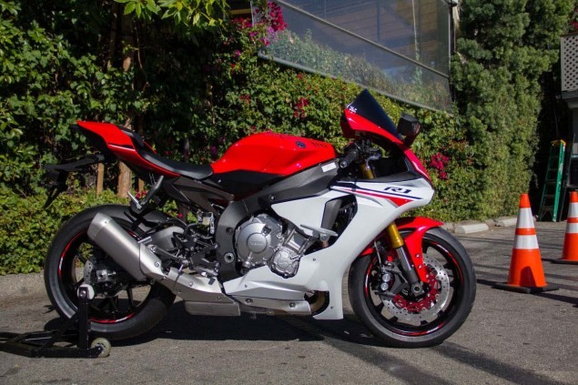 Xe Yamaha YRZ R1 2015 được thay đổi hoàn toàn về kiểu dáng