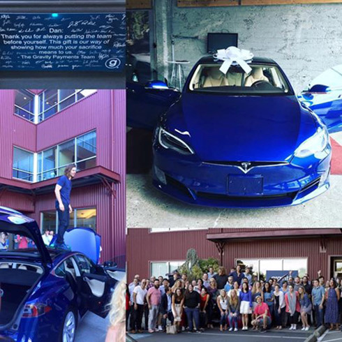 Chiếc xe hơi đời mới của hãng Tesla mà nhân viên công ty Gravity Payments tặng sếp. Ảnh: Business Insider