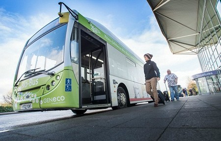 Chiếc xe bus với ý tưởng xử lý chất thải xanh khiến rất nhiều người tò mò và háo hức trải nghiệm 