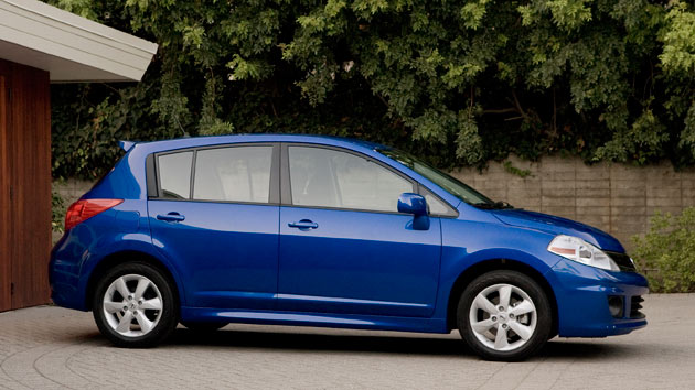 Xe ô tô mới giá rẻ nhất mùa xe 2014 - Nissan Versa