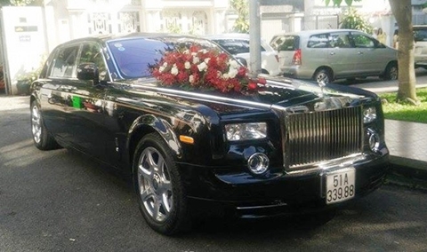 Chiếc Rolls-Royce Phantom in hình rồng làm xe hoa trong đám cưới Lam Trường