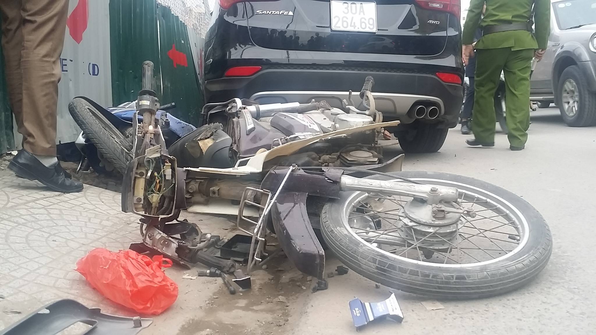 Xe Santafe điên gây tai nạn liên hoàn trên đường Trường Chinh