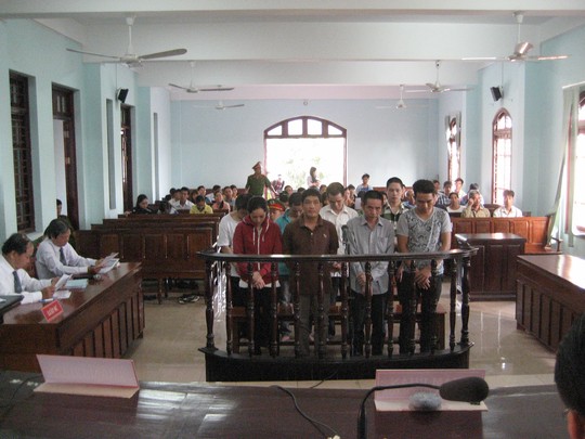 Tòa án Nhân Dân tỉnh Cần Thơ xét xử sơ thẩm 8 bị cáo trong đường dây tiêu thụ 1 tỷ tiền giả Tòa án Nhân Dân tỉnh Cần Thơ xét xử sơ thẩm 8 bị cáo trong đường dây tiêu thụ 1 tỷ tiền giả